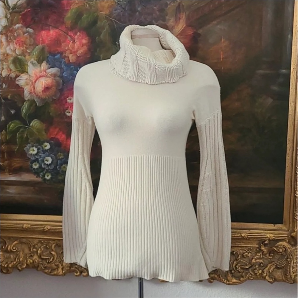 Theory off white turtleneck